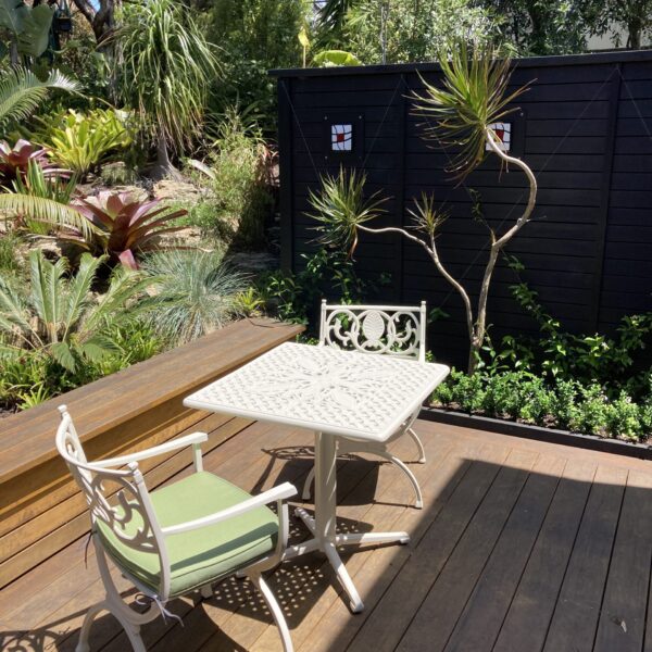 Artemis 750  pedestal table